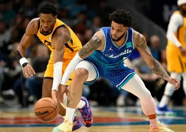 25, 爵士送活塞十连败稳居榜首  